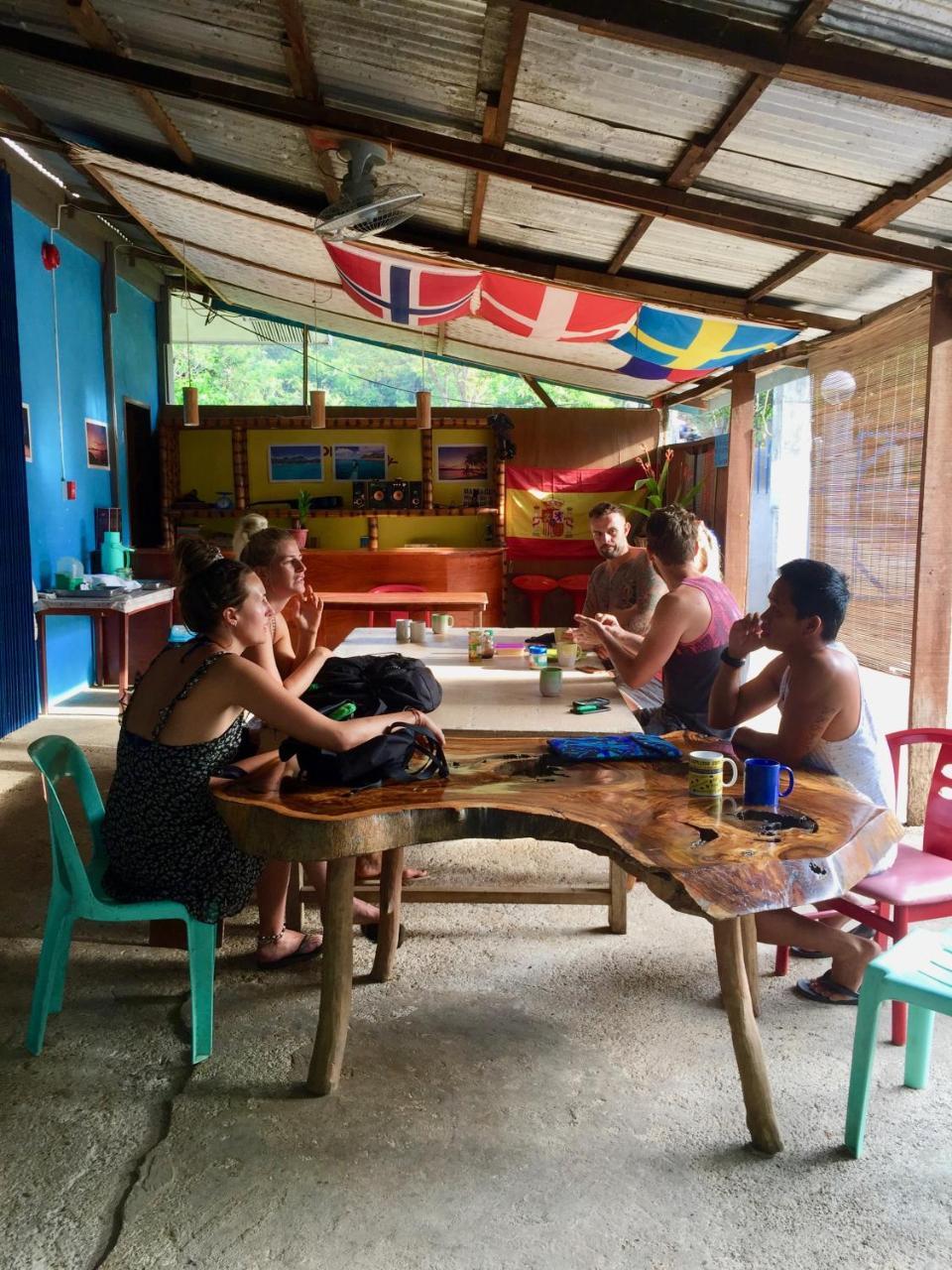 Fat Monkey Hostel Coron Exterior foto